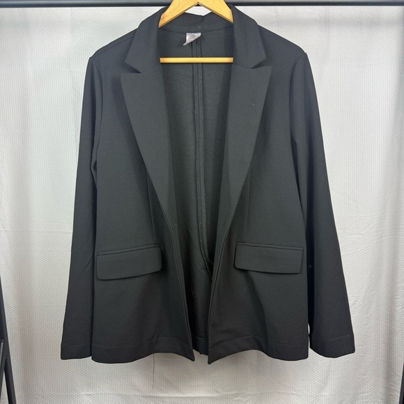 Woman’s Black Blazer No Boundaries Size Medium - Picture 1 of 6